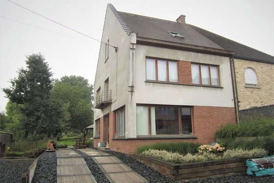 Charmante halfopen bebouwing op 1292m² met gezellige tuin, terrassen en ruime parkeergelegenheid!