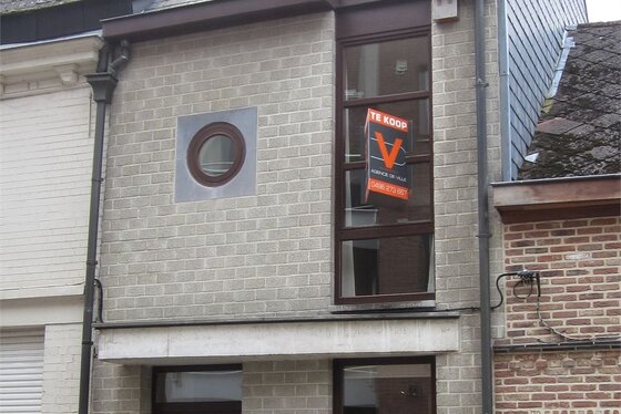 ZAT 9/11 - 1ste BEZOEKDAG OP AFSPRAAK 0488/85.81.84 Prachtige nieuwbouwwoning van 1997 met zuid gericht terras. Geniet nu nog van de woonbonus !!