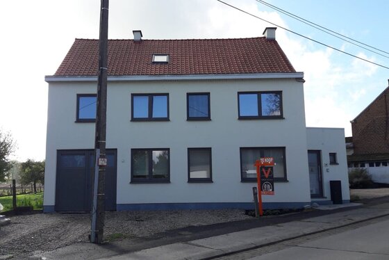 ZAT 26/10 - 1STE BEZOEKDAG OP AFSPRAAK 0488.85.81.84 Charmant gerenoveerde woning op 623m² gelegen in het hartje van de Vlaamse Ardennen. GENIET NU NOG VAN DE WOONBONUS !!