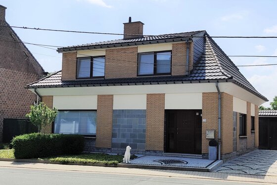 Prachtige open bebouwing op 426m² met aangelegde zonnige tuin, terras en garage!