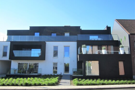 Lichtrijk nieuwbouwappartement v 134m² gelegen op de 2de verdieping met lift en 2 zonnige terrassen.