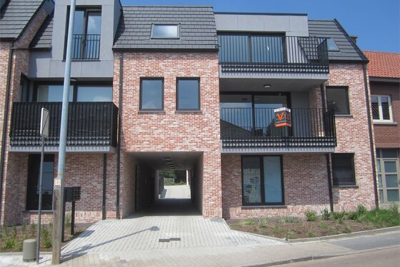 Lichtrijk nieuwbouwappartement v 76m² gelegen op de 1ste verdieping met lift en zuidgericht terras.