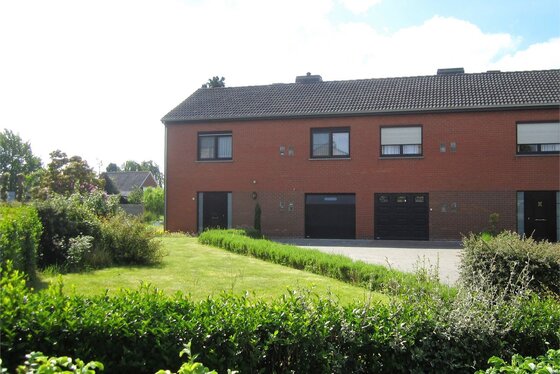 Charmante halfopen bebouwing op 681m² met zuidgerichte tuin en terras!