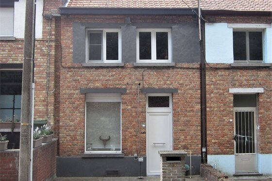 ZAT 28/9 - 1 STE BEZOEKDAG OP AFSPRAAK 0488/85.81.84 Prachtige woning met zuid gerichte tuin en 2 terrassen.