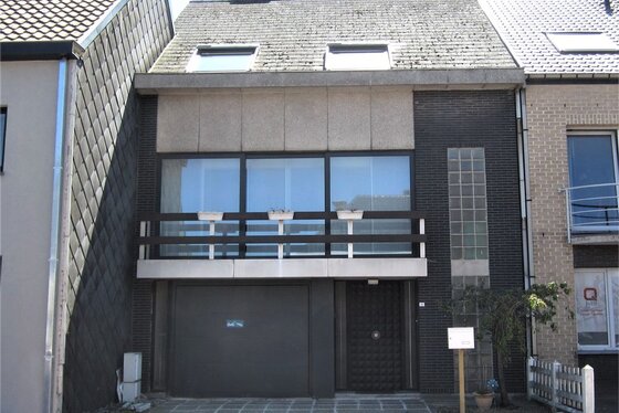VRIJDAG. 9/8 - BEZOEKAVOND OP AFSPRAAK 0488/85.81.84 Charmante bel etage op 187m² met twee zonnige terrassen en garage.