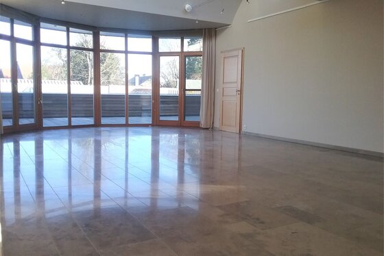 Prachtig appartement v 151m² met ruim terras van 90m² en lift.