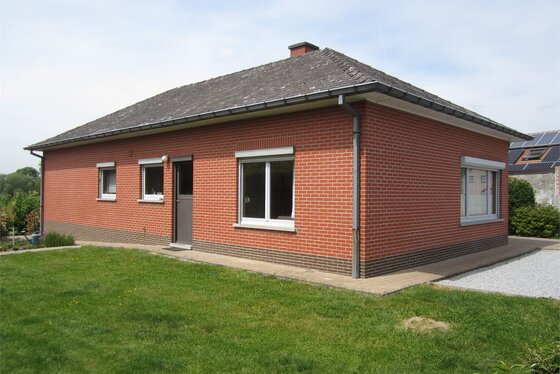 ZAT 8/6 - 1ste BEZOEKDAG OP AFSPRAAK 0488/85.81.84 Prachtige bungalow met garage en carport op 1082m² met uniek uitzicht op de velden.