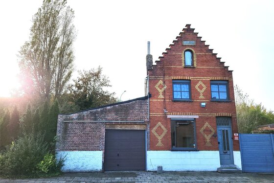 Charmant woning op 393m² met zonnige tuin, garage en zonnepanelen!