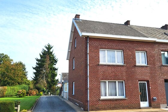 Charmant te renoveren halfopen bebouwing op 919m² met grote tuin, landelijk gelegen!