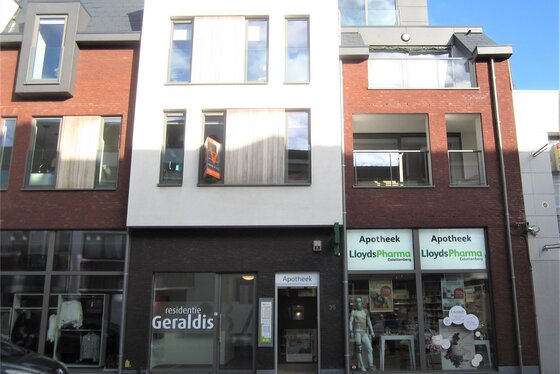 Prachtig nieuwbouwappartement v 137m² gelegen op de eerste verdieping met 2 zonnige terrassen.