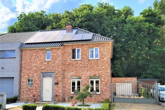 Prachtige pastorijwoning op 332m² met mooi aangelegde tuin, terras en uitzicht op het bos.