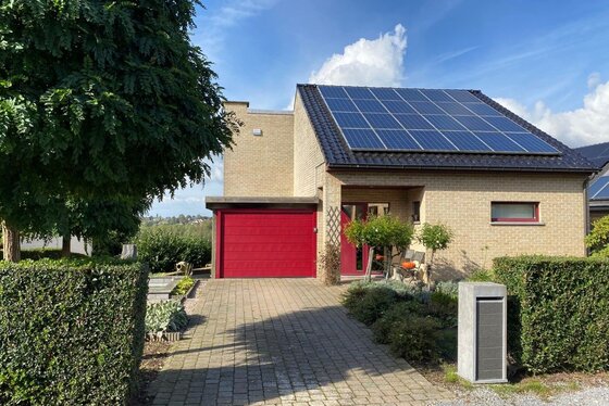 Prachtige villa op 875m² met mooie aangelegde tuin, vijver, terrassen en zwembad!