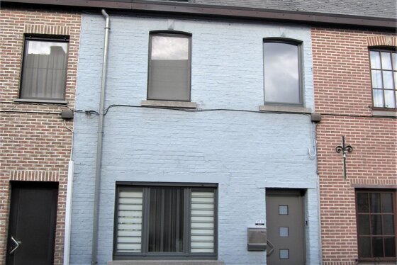 Prachtige deels gerenoveerde woning van 2010-2019 met zonnige tuin en terras.