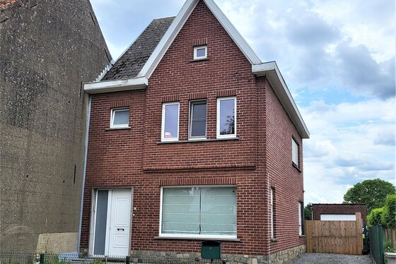 Prachtige halfopen bebouwing op 840m² met garage, mooie zonnige tuin en landelijke ligging!