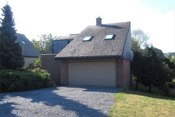 Karaktervolle moderne open bebouwing op 1161m² met grote zuidgeriche tuin en oprit!