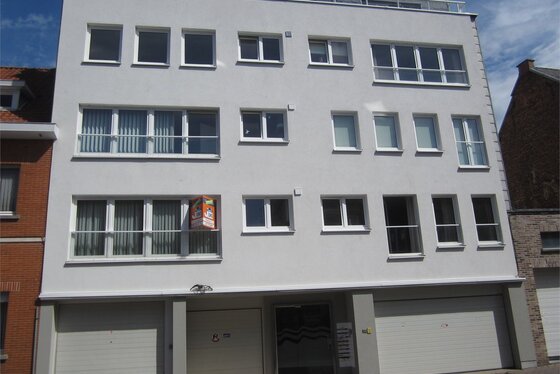 Prachtig gerenoveerd appartement in 2006 op 96m² met terras en lift.