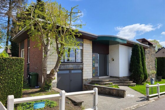 Prachtige instapklare bungalow op 302m² met zuid-oostgerichte tuin en rustige ligging!