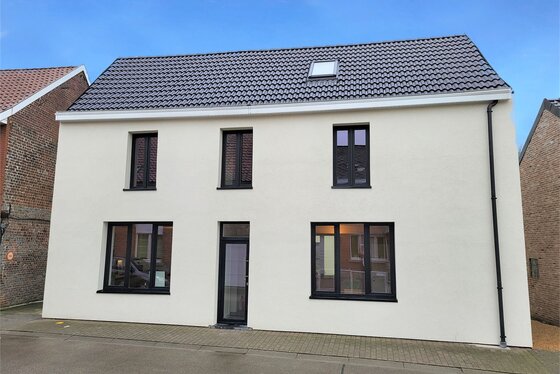 Prachtig gerenoveerde woning op 920m² met zuidgerichte tuin en terras!