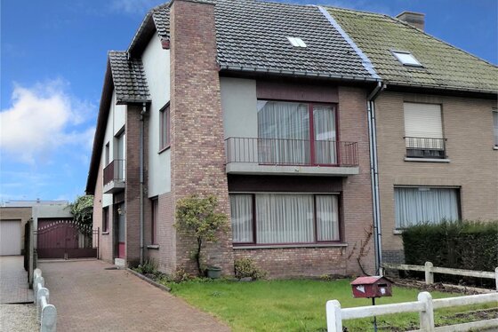 Charmante halfopen bebouwing op 422m² met zonnige tuin, topligging!