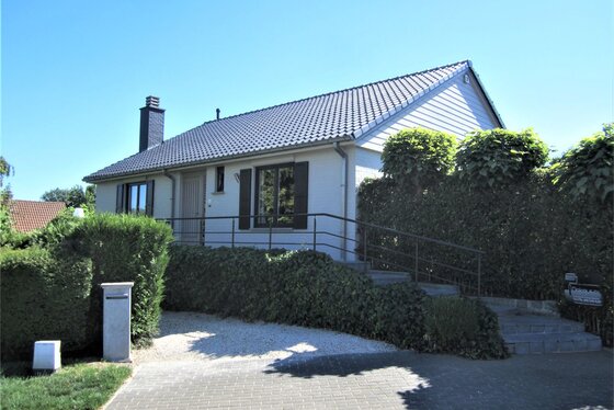 Prachtige villa op 630m² met mooie aangelegde tuin, oprit en terrassen! Residentiële ligging.