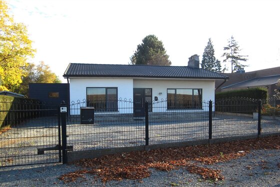 ZAT 24/11 1STE BEZOEKDAG OP AFSPRAAK 0488.85.81.84 Prachtige open bebouwing op 1290m² met zuid gerichte tuin en landelijk uitzicht.