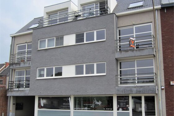 Prachtig lichtrijk appartement v 94m² gelegen op de 2de verdieping met lift en 2 terrassen.