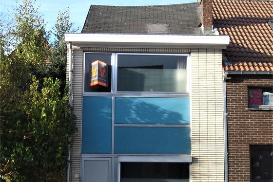 Charmante op te frissen woning met tuintje en terras.