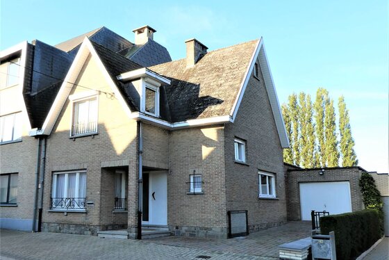 Charmante halfopen bebouwing met tuin, landelijk gelegen in een rustig straatje!
