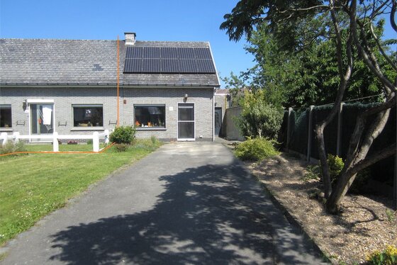 Gerenoveerde woning van 2011-2020 op 580m² met zonnig terras en tuin.