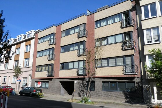 Prachtig appartement v 2005, 54m² met 1 slaapkamer, balkon en parking.