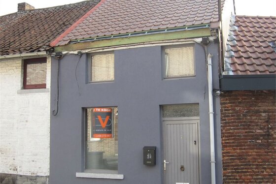 ZAT 22/9 - 1 STE BEZOEKDAG OP AFSPRAAK 0488/85.81.84 Mooi gerenoveerde woning v 2013-18 met terras, tuin en garage op 228m².