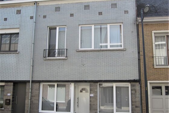 Charmante gerenoveerde woning op 1100m² met zuidgerichte tuin.