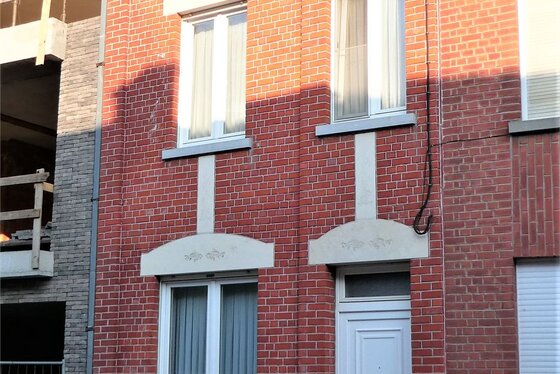 Charmante op te frissen woning op 150m² met zonnige tuin en terras!