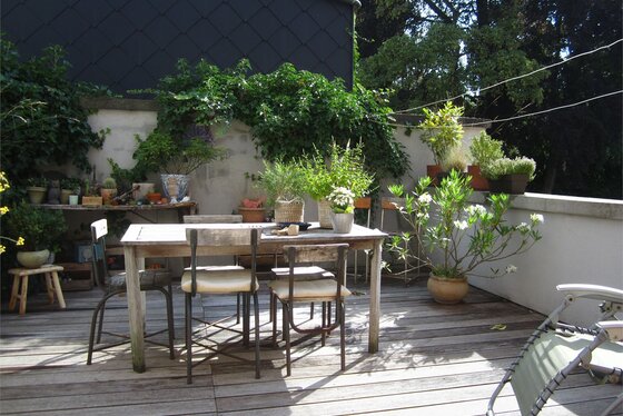 Prachtig appartement v 80m² met zeer ruim terras v 38m² en autostaanplaats.