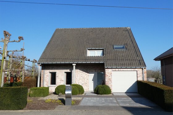 Prachtige villa op 1575m² met zonnige tuin, terras en uitzicht op de velden!