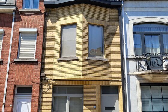 Charmant gerenoveerde woning v 2007-09 op 130m² met zuidgericht terras, rustige ligging.