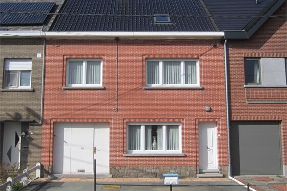Charmante woning op 867m² met mooie tuin, gelegen op wandelafstand van het centrum.