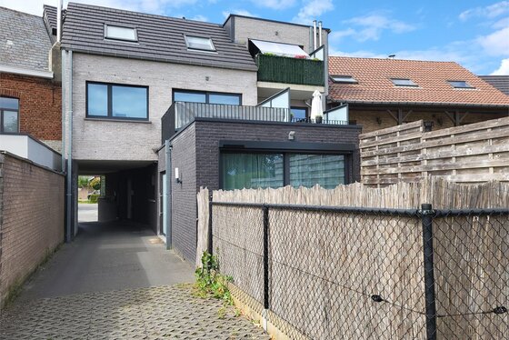 Prachtig gelijkvloers-appartement 95m² van 2017 met ruim terras en autostaanplaats, veel lichtinval!