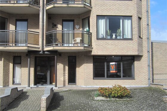 Charmant gelijkvloers appartement van 86m² met zonnig terras en garage.