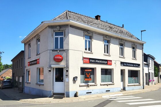 Café "Het Meiklokje" met mogelijke woonst, schuur en garage – goed gekend en populair café uitgebaat tot november 2025