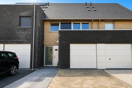 Moderne eengezinswoning (2016) met 3 slaapkamers, garage en ruime zolder in Zottegem. Perfect voor comfortabel wonen!