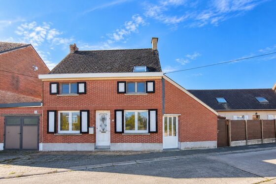 Halfopen bebouwing met 3 slaapkamers en zonnig tuintje in rustige dorpskern.